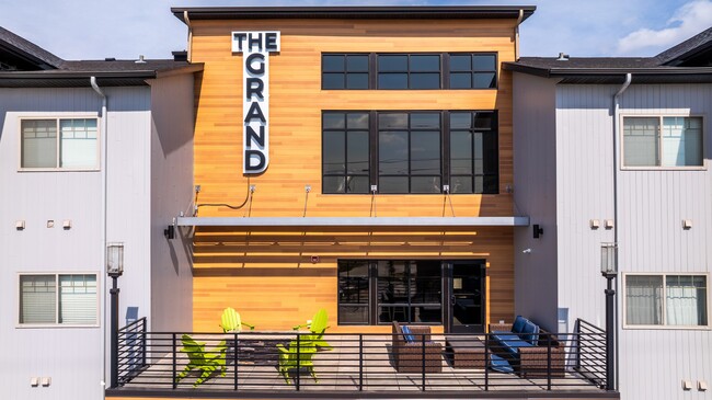 Building Photo - Upscale Living at the Grand off 45th