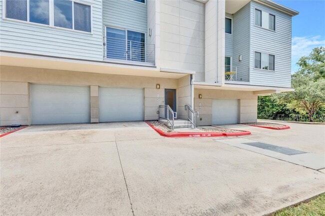 Building Photo - 604 N Bluff Dr