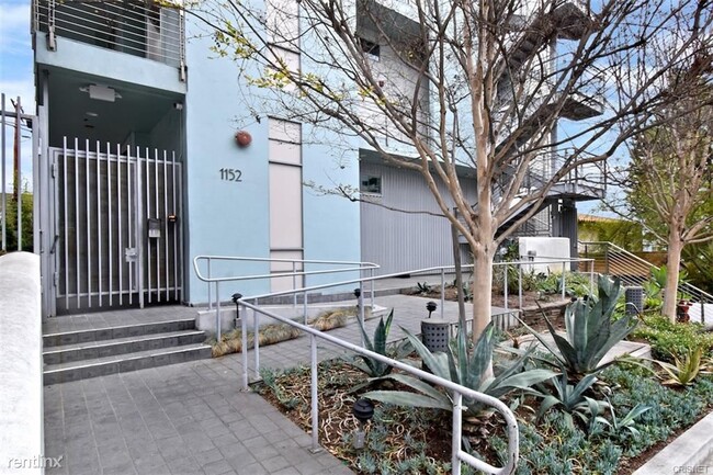 Building Photo - 1152 N La Cienega Blvd