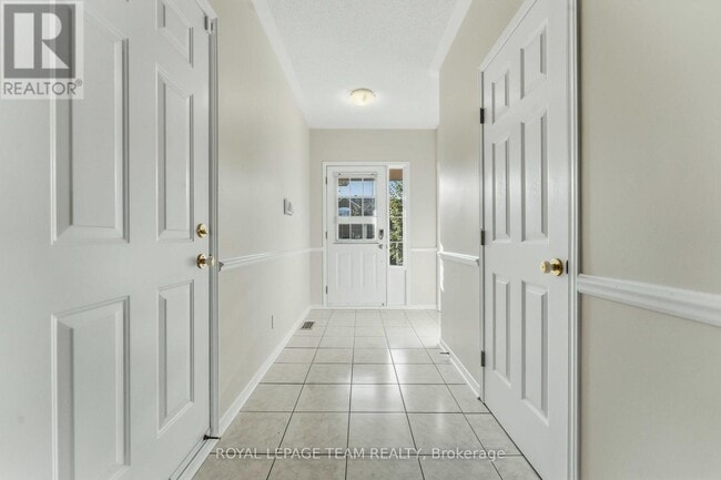 Building Photo - 999 Cove Island Terrace