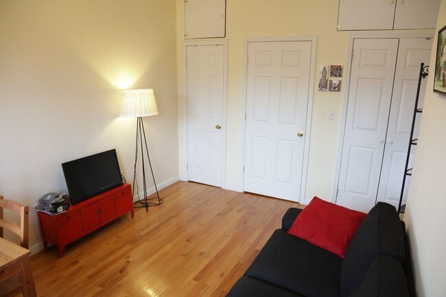Foto del edificio - 320 E 6th St