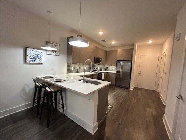 Building Photo - 915 Battery Ave SE