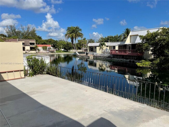 Foto del edificio - 7326 Miami Lakeway S