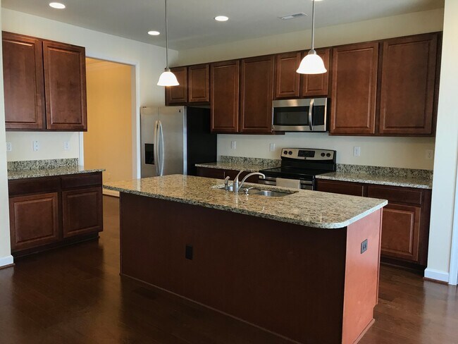 Foto del edificio - Spacious & Updated 3BR/3BA Home Near Shopping & Interstate Access!