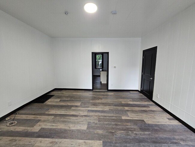 Building Photo - 3 bedroom Home for rent in the S. Side Flats