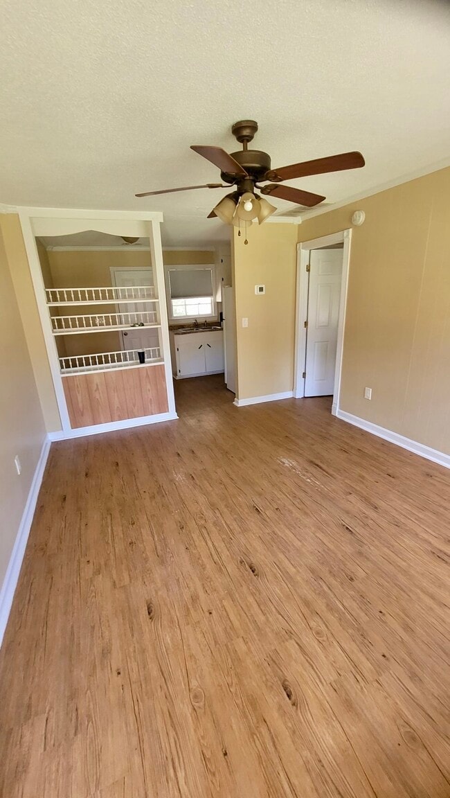 Building Photo - 8836 Deerwood Dr