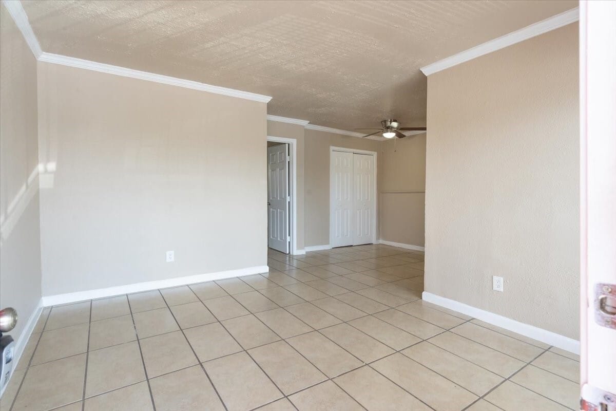 Foto principal - 3045 Golfcrest Blvd