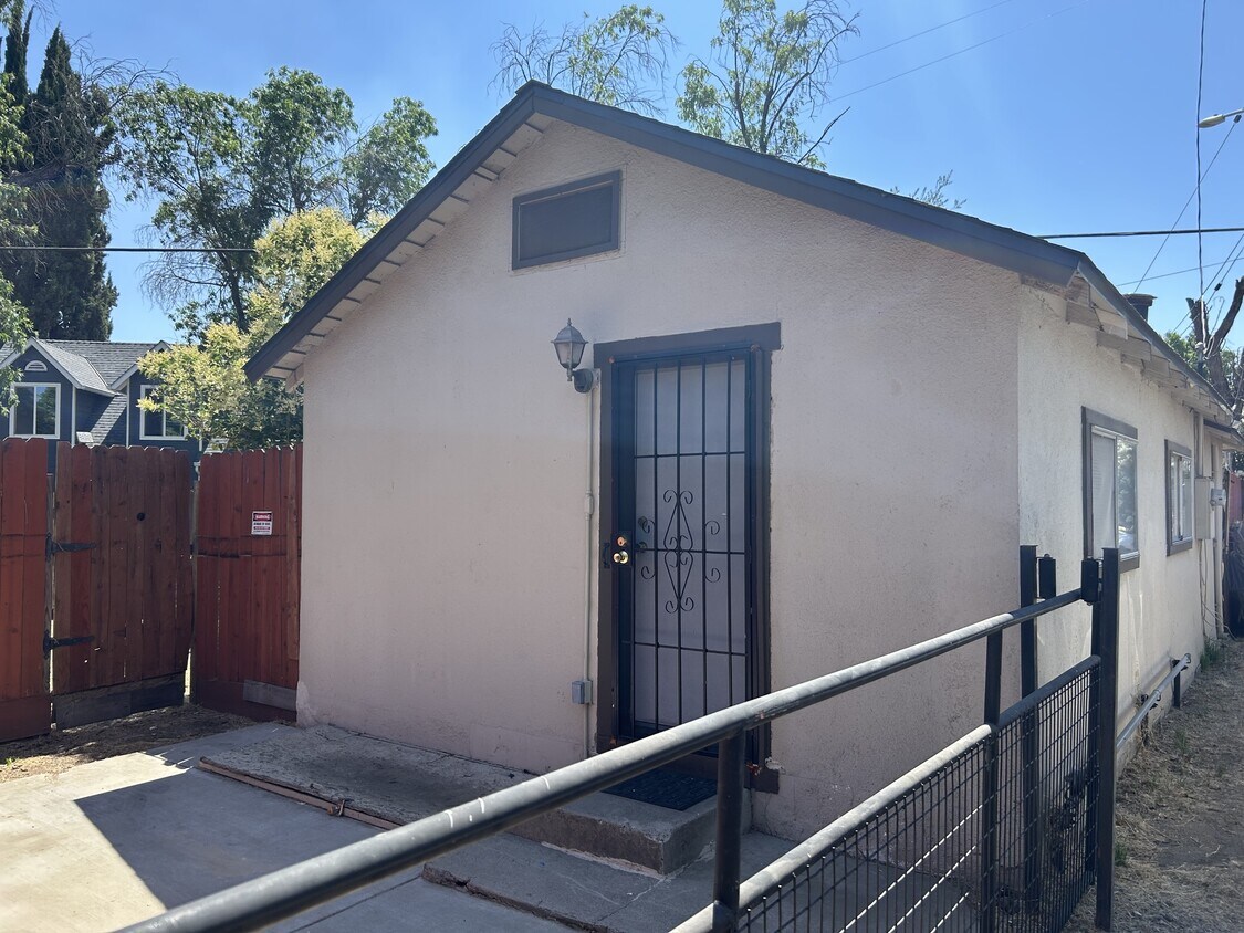 Foto principal - 211 Burney St