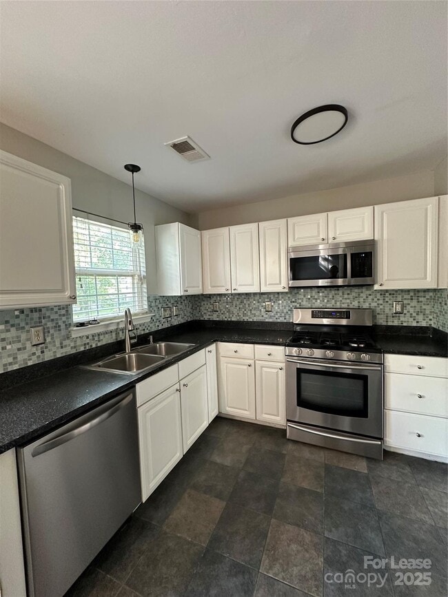Foto del edificio - 7604 Henderson Park Rd