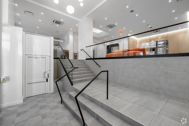 Entrada (compatible con ADA) - EHS Hudson Yards Campus