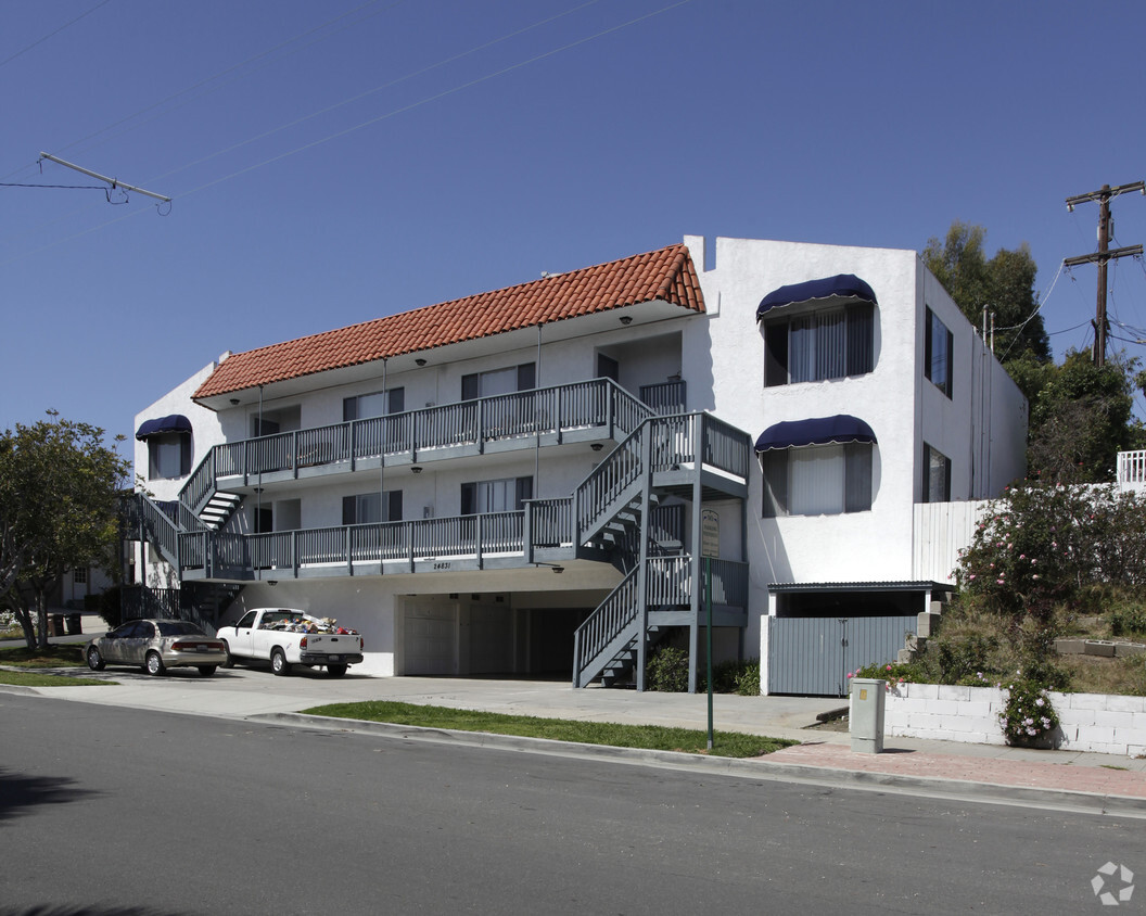 Foto del edificio - 24831 La Paz Ave.