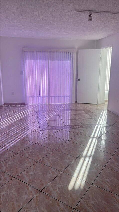 Foto principal - 4801 NW 7th St