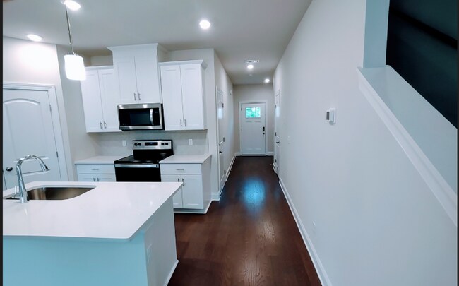 Building Photo - 1729 Tahoma Dr
