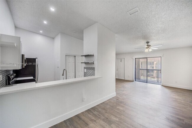 Foto del edificio - 18220 Mediterranean Blvd