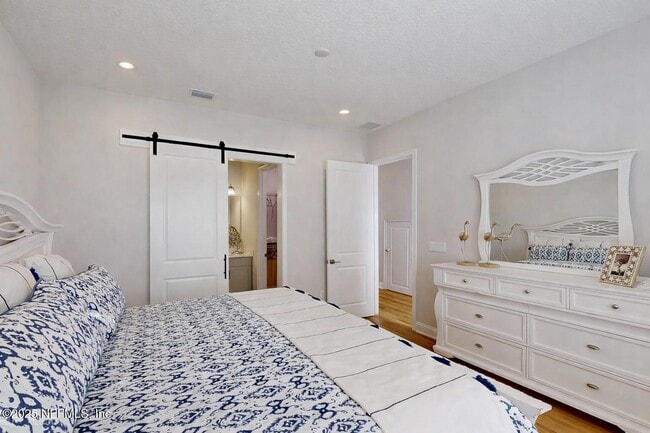 Building Photo - 19 Spinney Ln