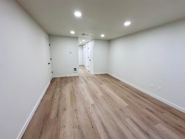 Foto del edificio - 1016 W 23rd St