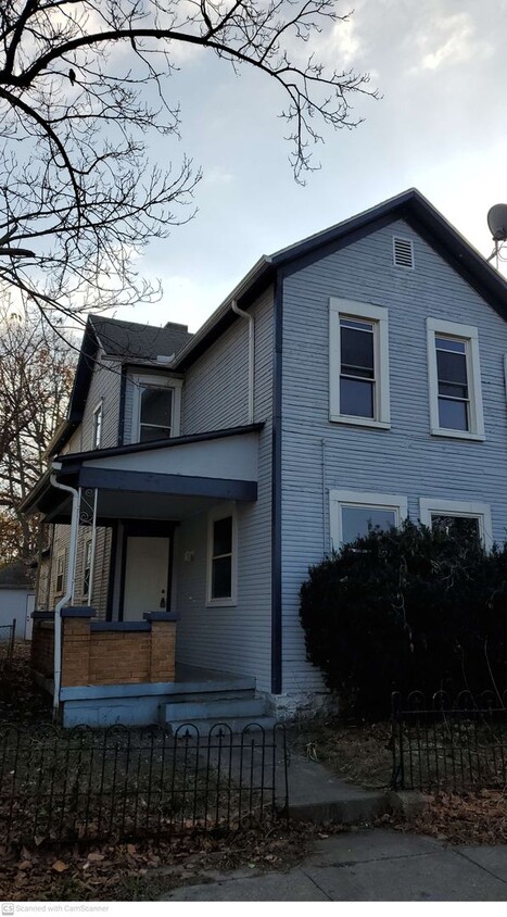 Foto principal - Great 3 bed 1 bath near UD & Dayton centra...