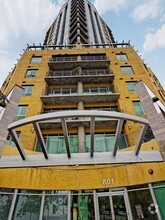 Building Photo - 801 Ash St