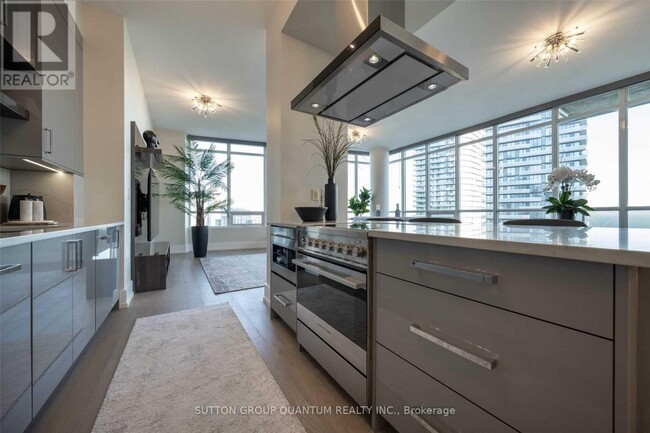 Photo du bâtiment - 65-SPH5265 Bremner Blvd