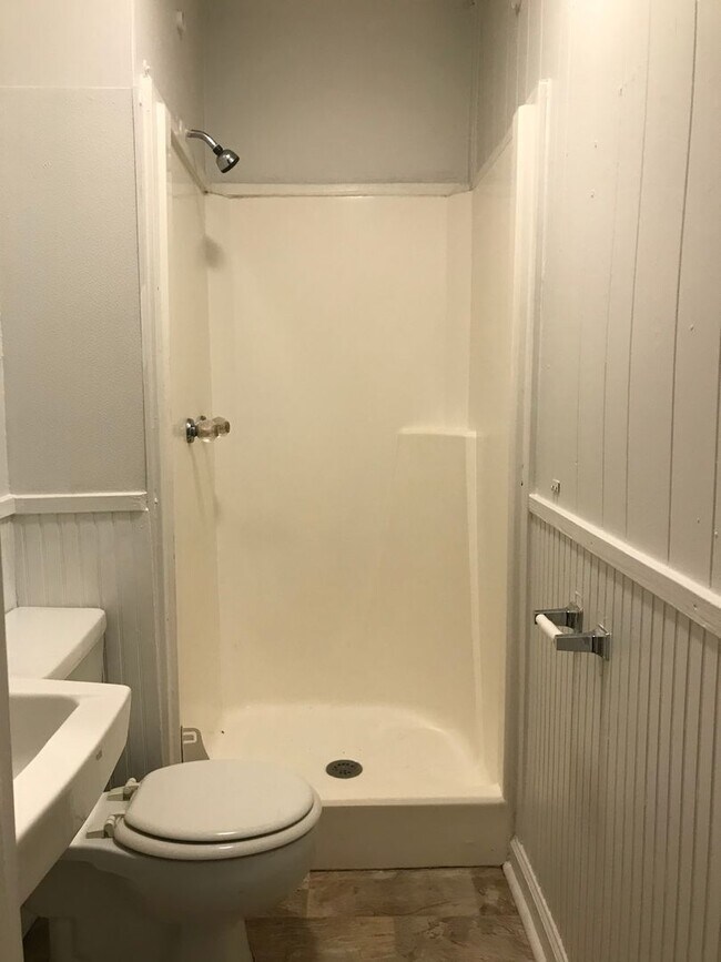 Building Photo - 3 Bedroom House on Desiree Ct. Available Now!