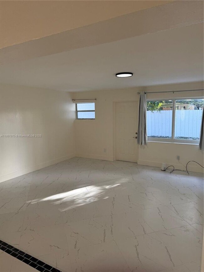 Foto del edificio - 11601 NW 58th Pl