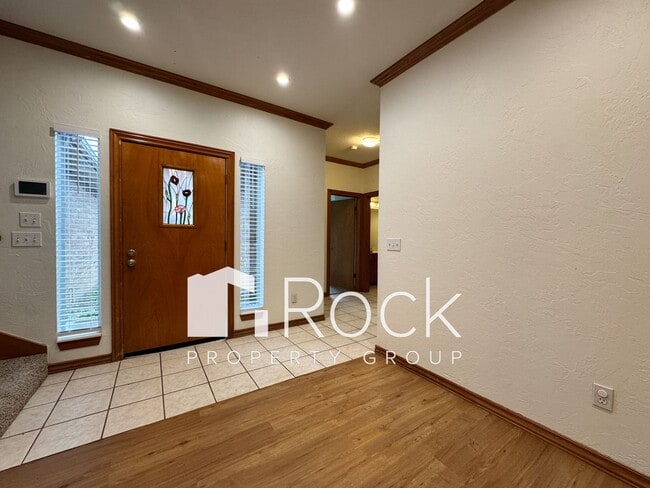 Building Photo - Charming 3-Bed 3-Bath Home with Tornado Sh...