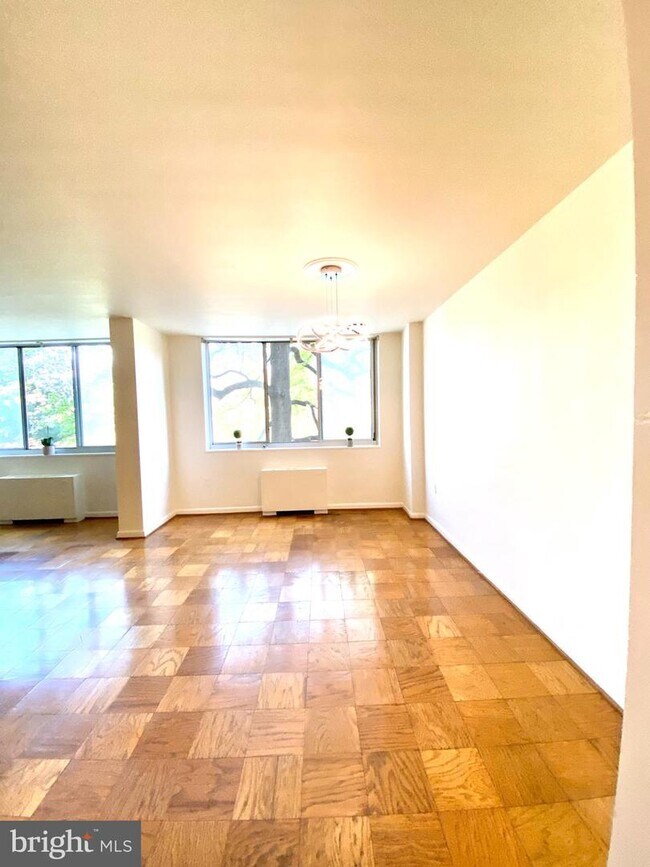 Foto del edificio - 10401 Grosvenor Pl