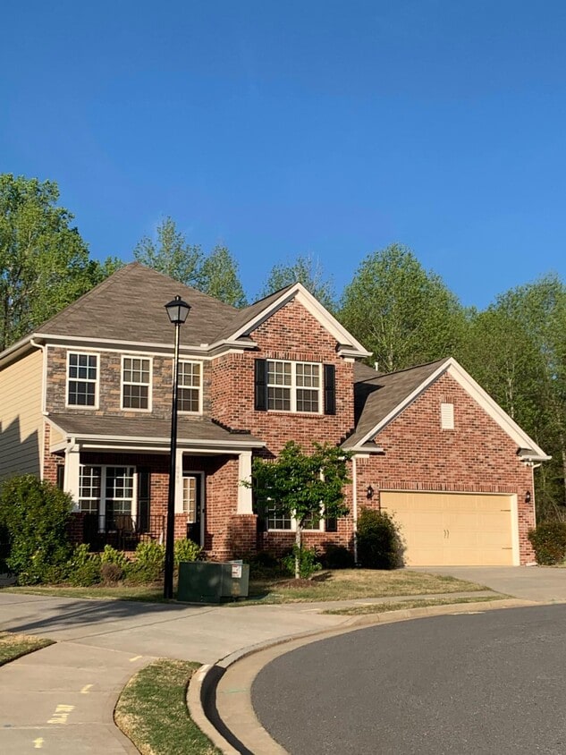 Primary Photo - 6940 Ashford Manor Way