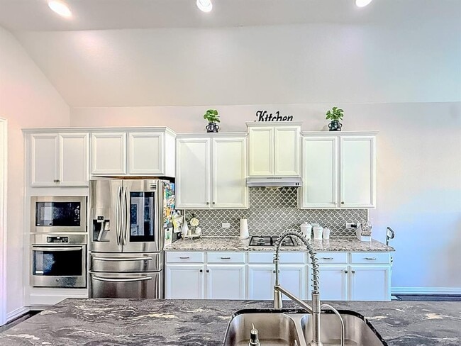 Foto del edificio - 4301 Logan Ridge Dr