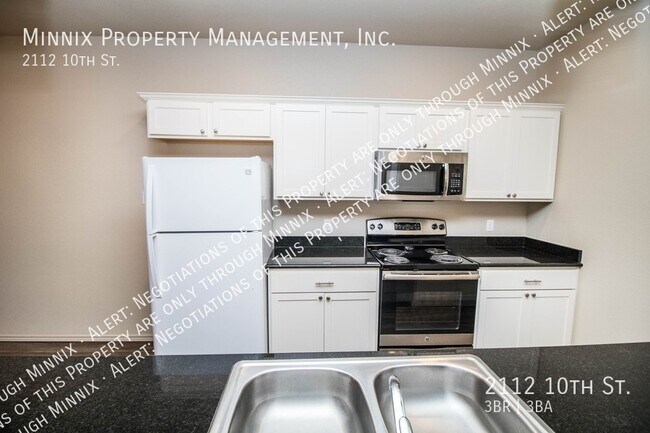 Building Photo - 2112 10th St.