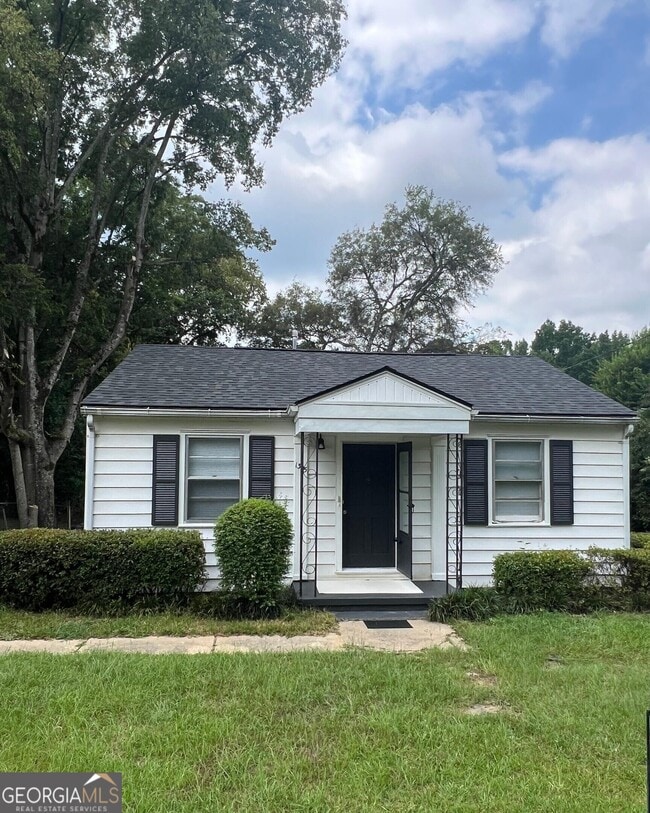 Building Photo - 1325 Triple Hill Dr