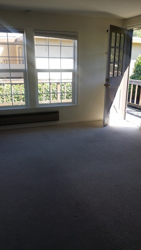 Main room - 616 Cedar St