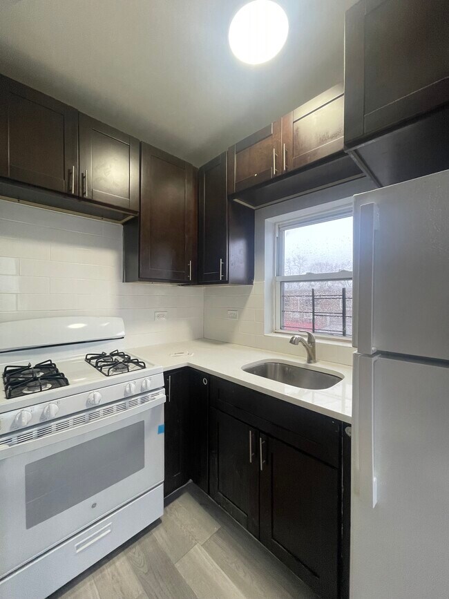 Foto del edificio - 3222 Tibbett Ave