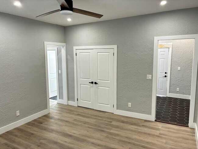 Foto del edificio - 2738 Riverside Ave