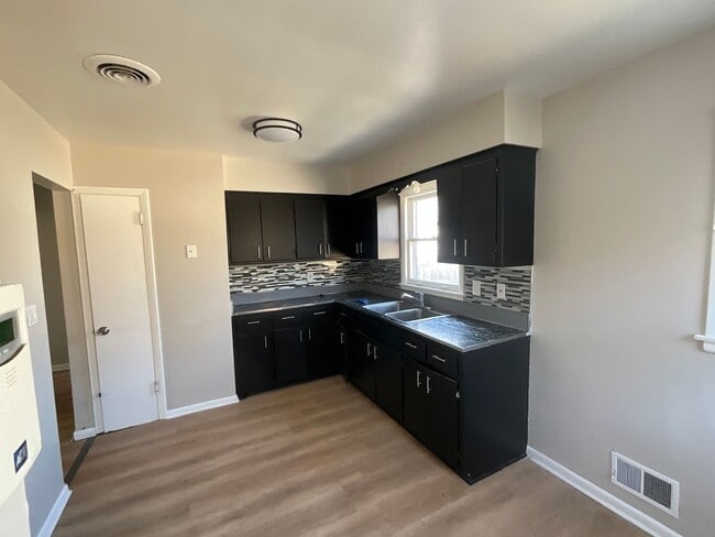 Building Photo - Beautifully Updated 4-Bedroom in Hampton Heights!