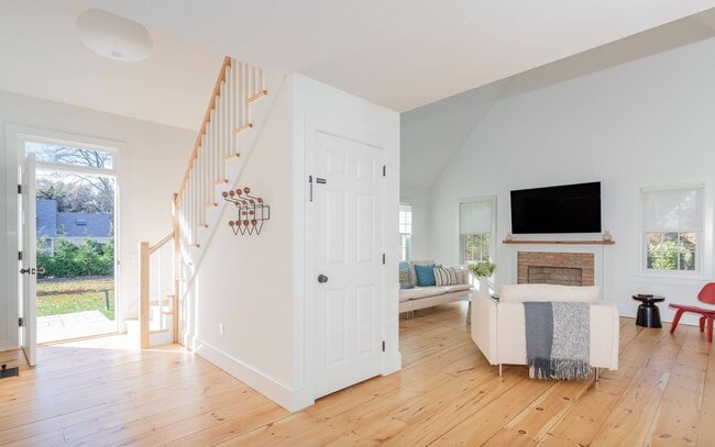 Foto del edificio - 212 Meadows W