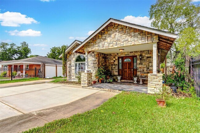 Building Photo - 8247 Wier Dr