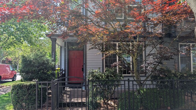 Building Photo - 2 bedroom 2.5 bath townhouse
