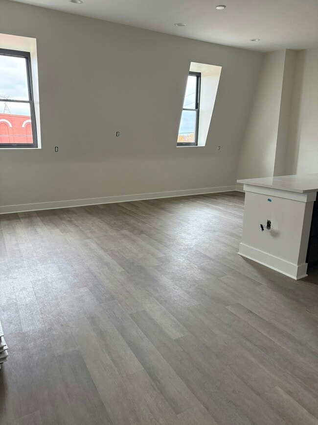 Building Photo - 106 E Erie St