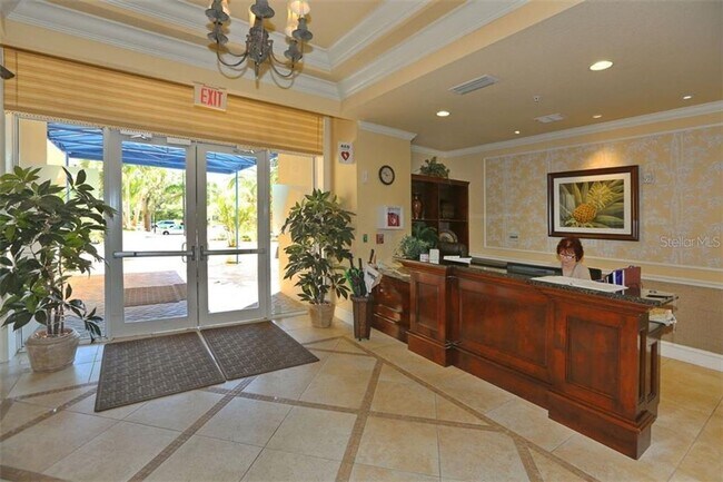 Foto del edificio - Annual UNfurnished 2/2 condo on top floor ...