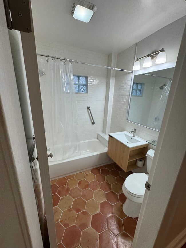 Building Photo - 14 Osborne Ave