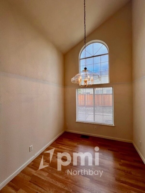 Foto del edificio - 446 Merlot Ln