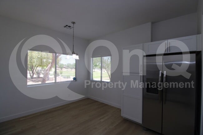 Foto del edificio - 16175 W Washington St