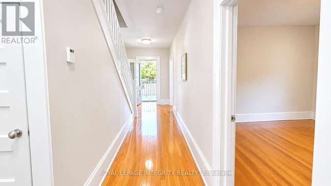 Building Photo - 444 Gladstone Ave