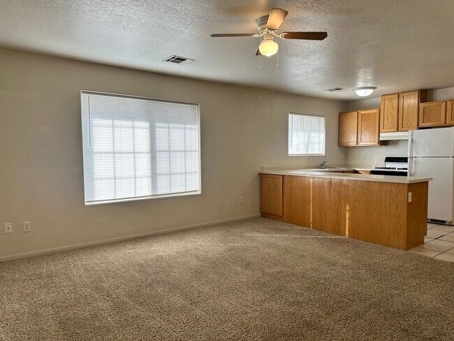 Foto del edificio - 2 bedroom, 2 bath apartment