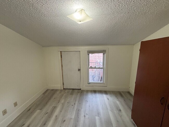 Foto del edificio - 651 W Davenport St