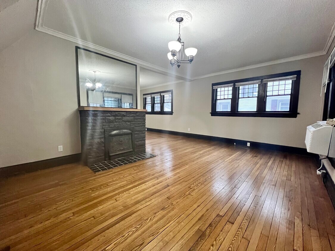 Living Room - 522 Denver St