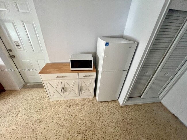 Building Photo - 15831 SW 100th Ct