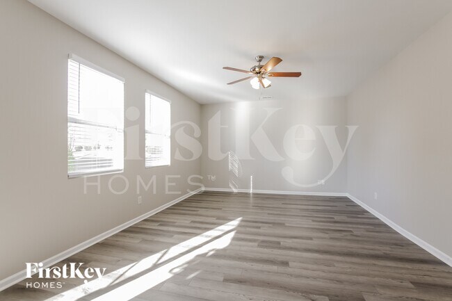 Foto del edificio - 7421 Lamplighter Close Dr