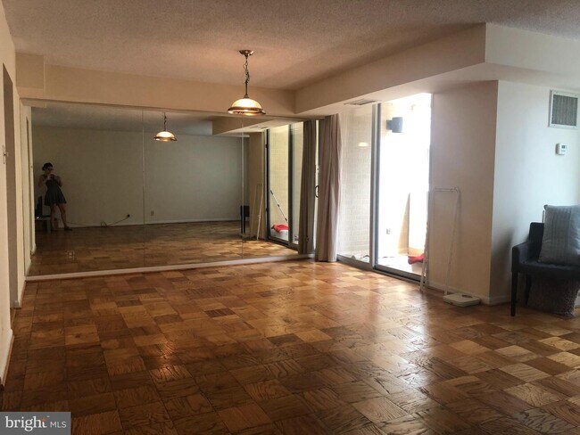 Foto del edificio - 4601 N Park Ave